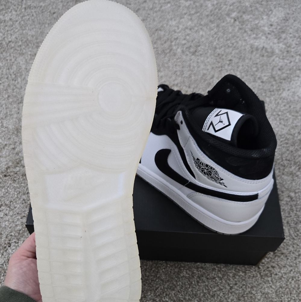 Jordan 1 MID - Picture 4 of 10